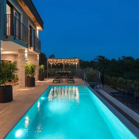 Mit Pool Und Wellness Fuer 8 Personen *