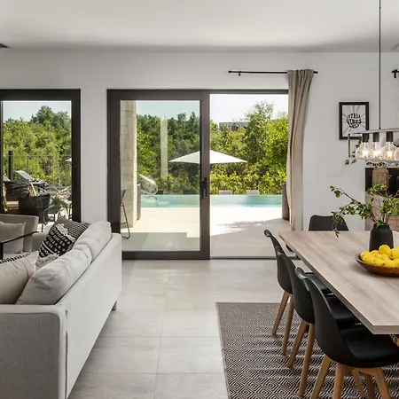 Mit Pool Und Wellness Fuer 8 Personen Holiday home
