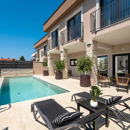 Mit Pool Und Wellness Fuer 8 Personen Holiday home Porec
