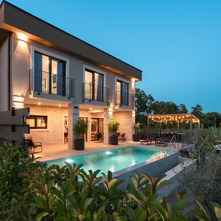 Mit Pool Und Wellness Fuer 8 Personen Holiday home *